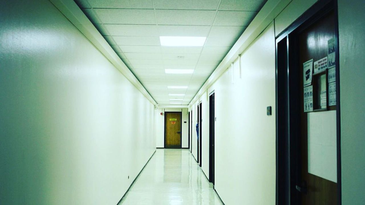 Fuqia e rolit: Mësime nga eksperimenti i burgut të Stanfordit