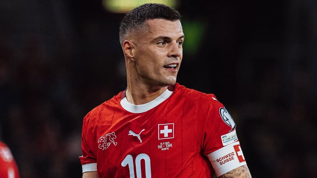 Reagon Granit Xhaka pas fërshëllimave në stadiumin “Fadil Vokrri”