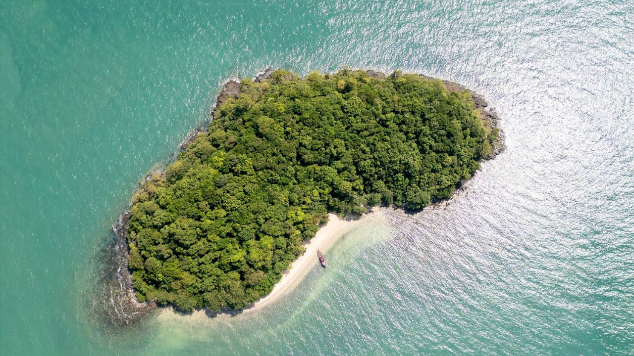 Pse ky ishull ndonjëherë i përket Spanjës dhe ndonjëherë Francës