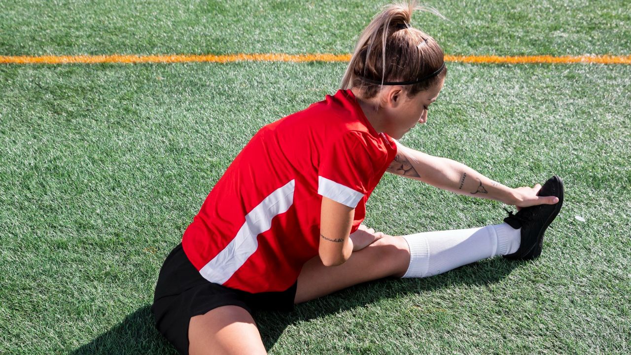 Studimi zbulon se futbollistet përballen me kohë më të gjata rikuperimi nëse lëndohen gjatë menstruacioneve