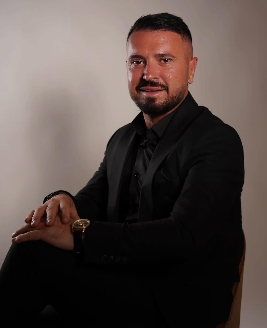 Plas keq mes Labinot Rexhës dhe Leonora Jakupit, mesazhet ndezin rrjetin