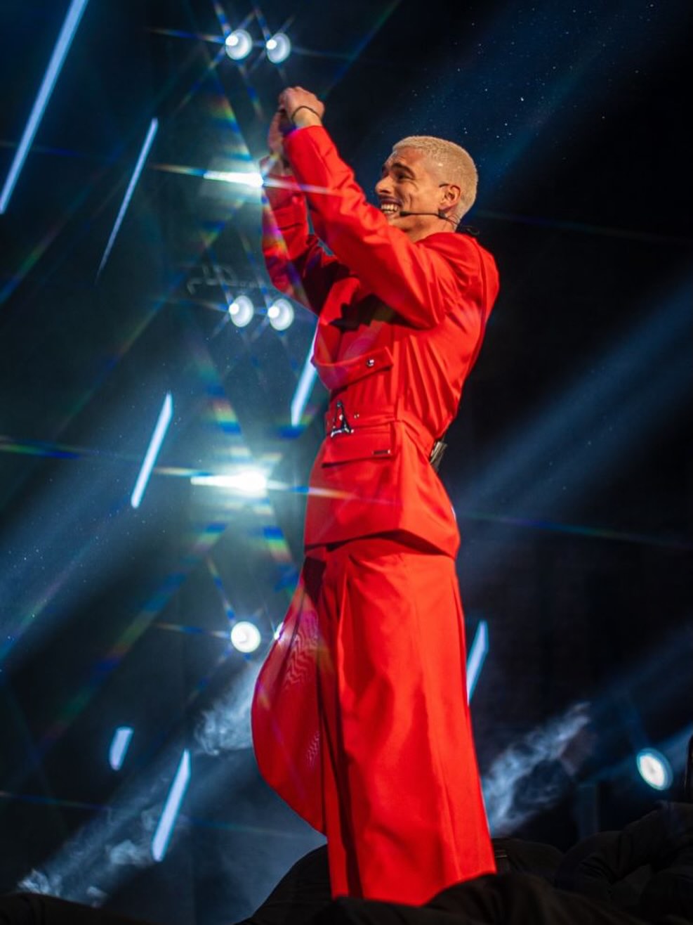 “Londrim vëlla, a po m’i jep 10 mijë euro?” , kërkesa e papritur e Elijonës LIVE ndez studion dhe rrjetin