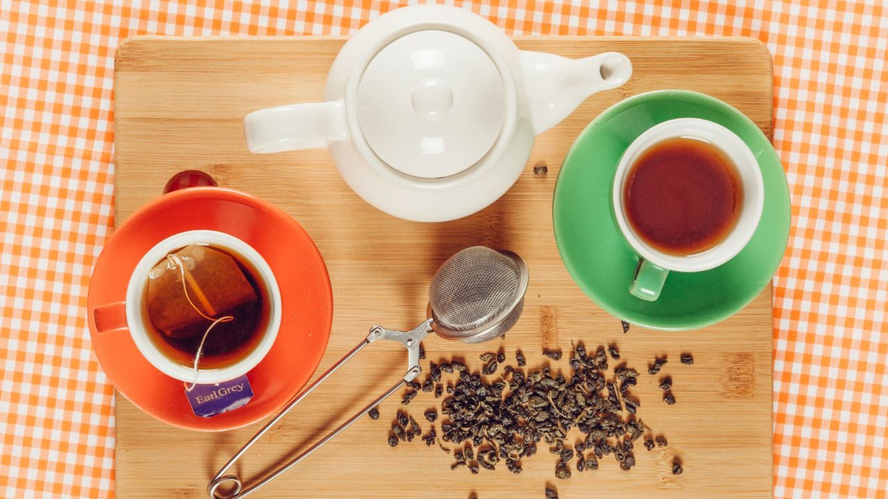 Pirja e çajit dhe kafesë mund të ndihmojë në uljen e rrezikut të demencës, sugjeron studimi