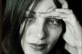 Bëhu i bukurBëhu i bukur sonte!Dëbo grindjet, largimet dhe heshtjen e vrazhdë nga kujtesa.Sillmë