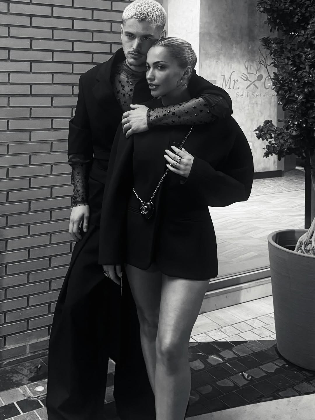 Foto që “ndezin” rrjetin: Çfarë po ndodh mes Aurorës dhe Londrimit?