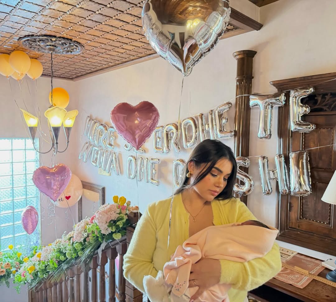 Ina Pojani behet nene per here te pare prezanton vogelushen Isabel