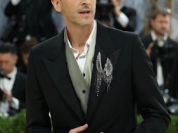 What a lovely night and exhibition at the #metgala Thank you @elsajin519 for the bespoke brooch,